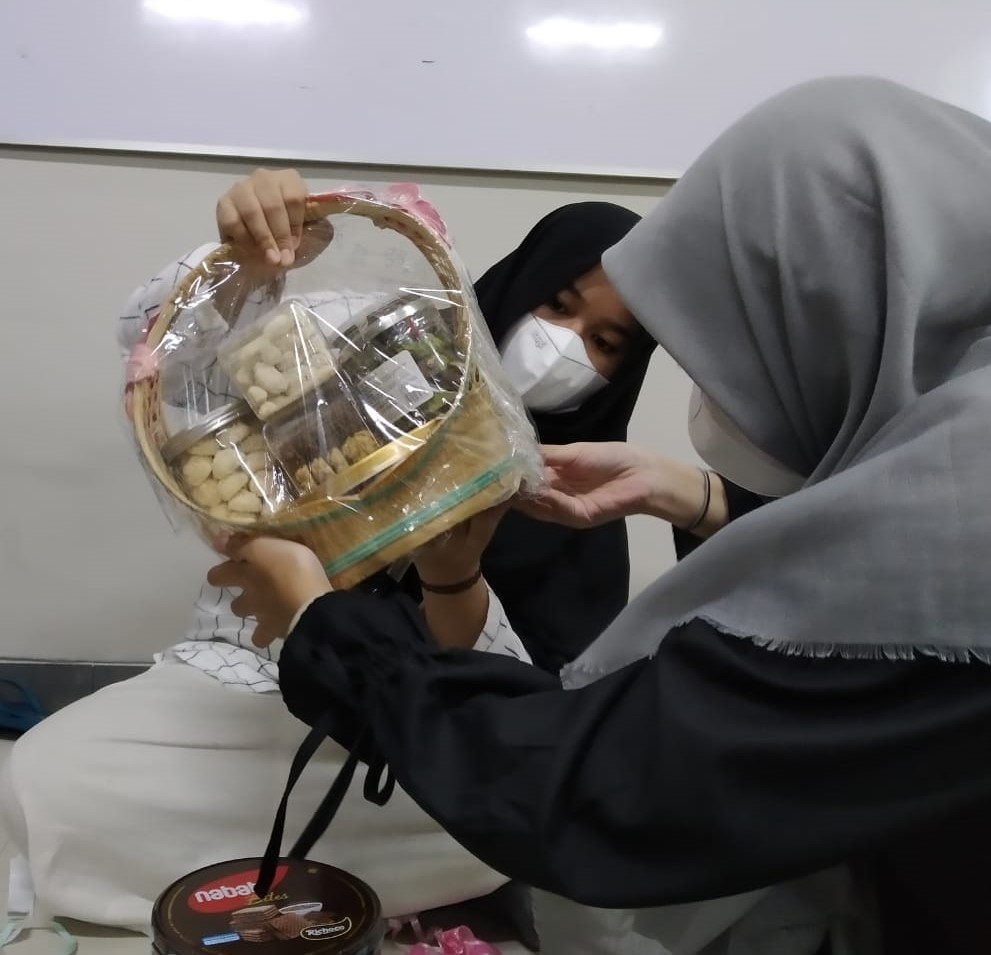 Parcel yang telah dihias apik dinilai oleh tim juri